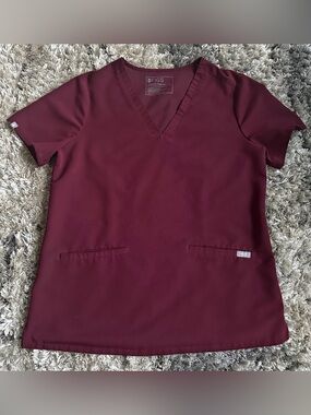 FIGS Women's Casma V-Neck Scrub Top